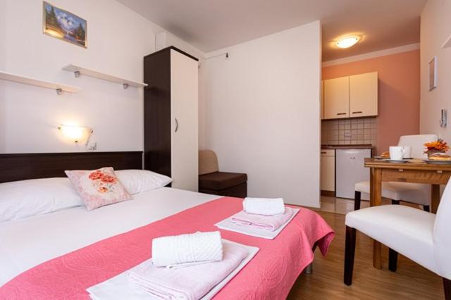 Apartments Marinko Baška Buitenkant foto